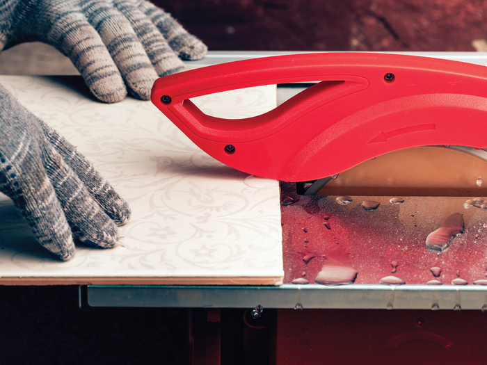 Which is Better: A Wet Tile Saw or a Dry Tile Saw?