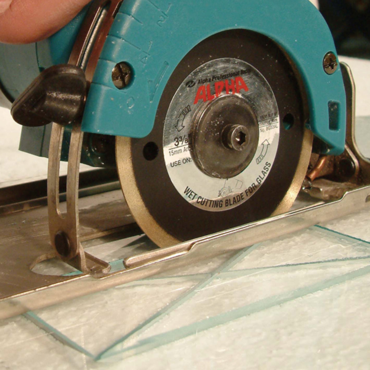 Alpha cordless saw glass blade on a cordless saw cutting glass