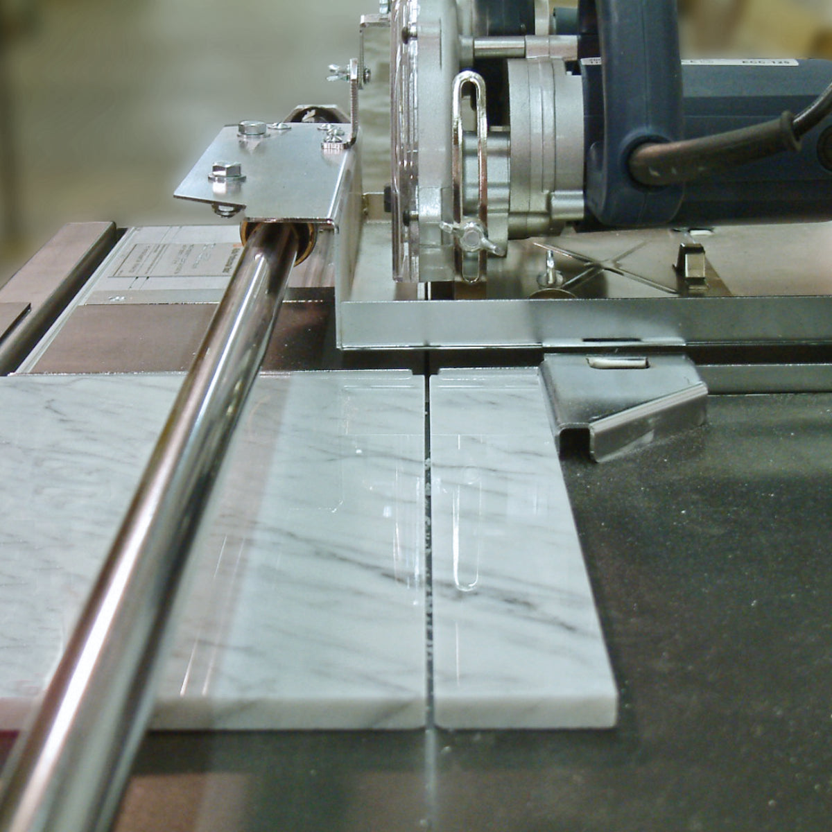 Alpha ecc-kit Tile cutting machine in action with a marble-patterned tile